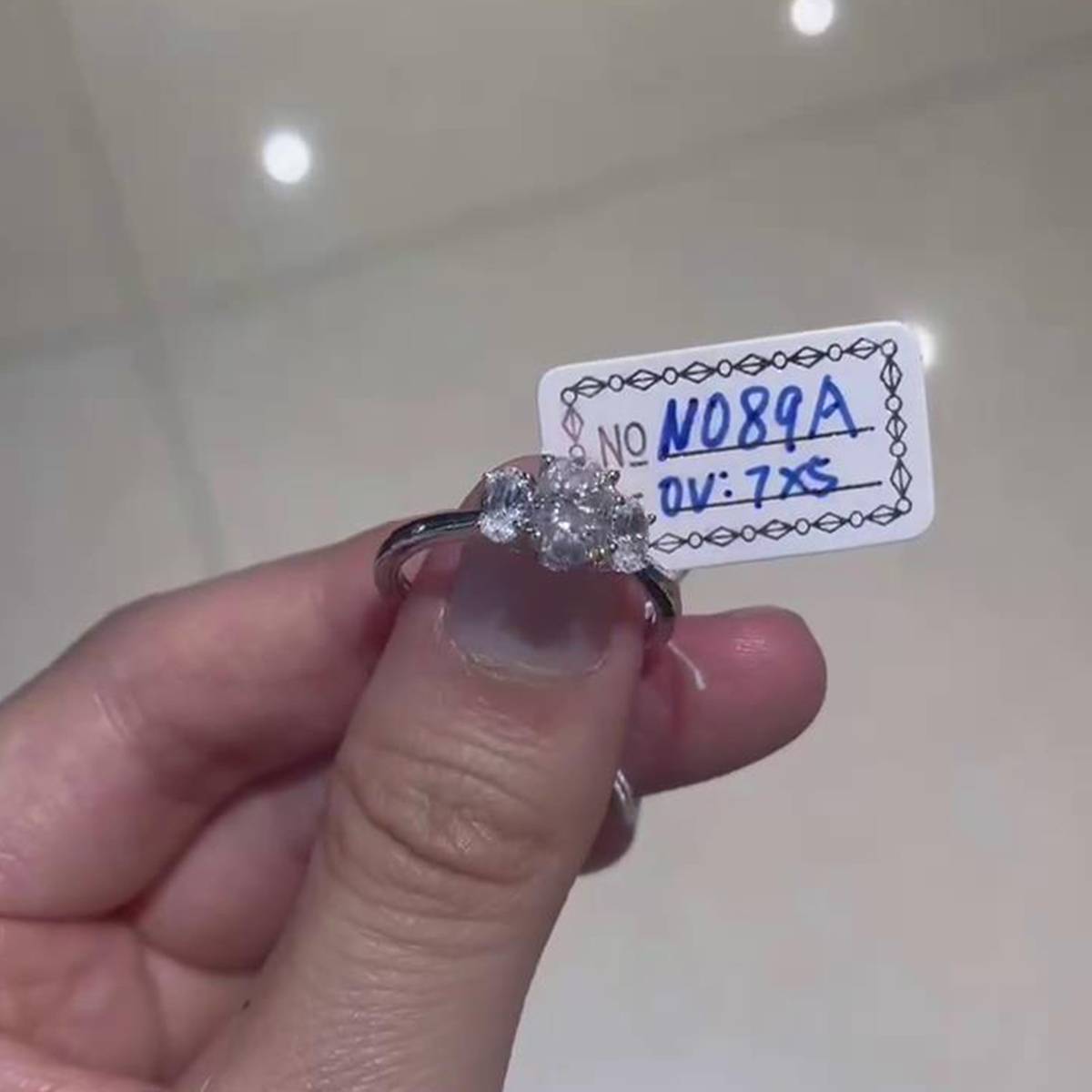 蛋形三石女戒S925银镀白金定制主副石莫桑钻1.0ct